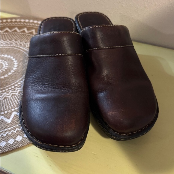 Leather Women's Clogs - Picture 7 of 9